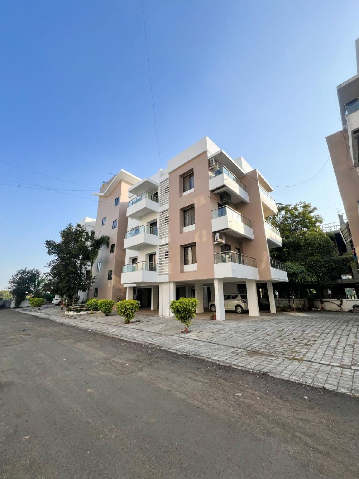 Saburi Apartment *