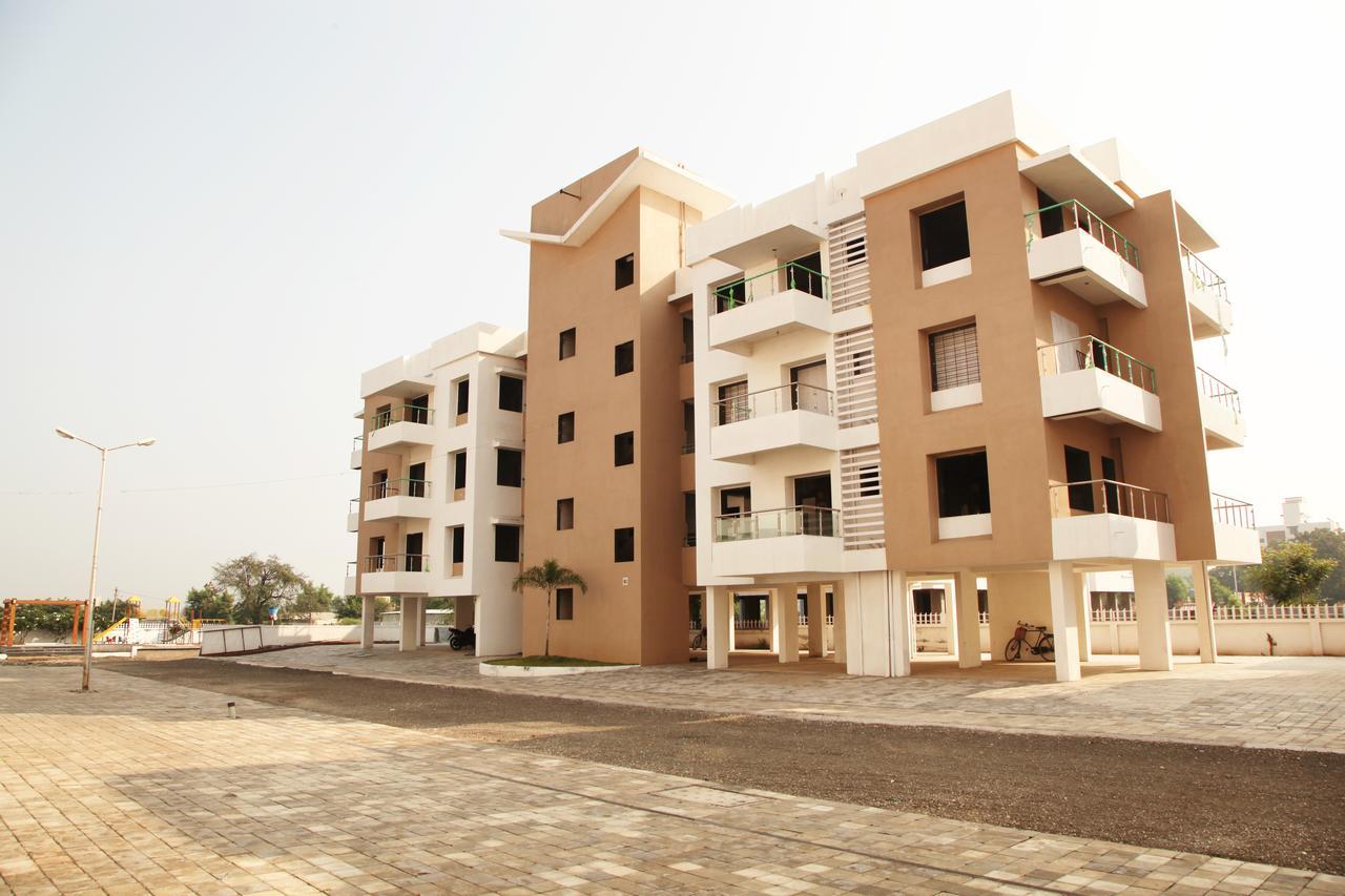 Apartment Saburi *